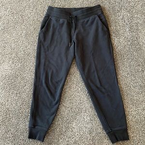 Lululemon Black Scuba 3/4 Sweatpants